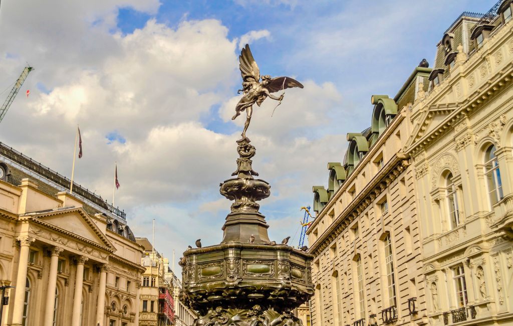 Famous streets in London - Depositphotos