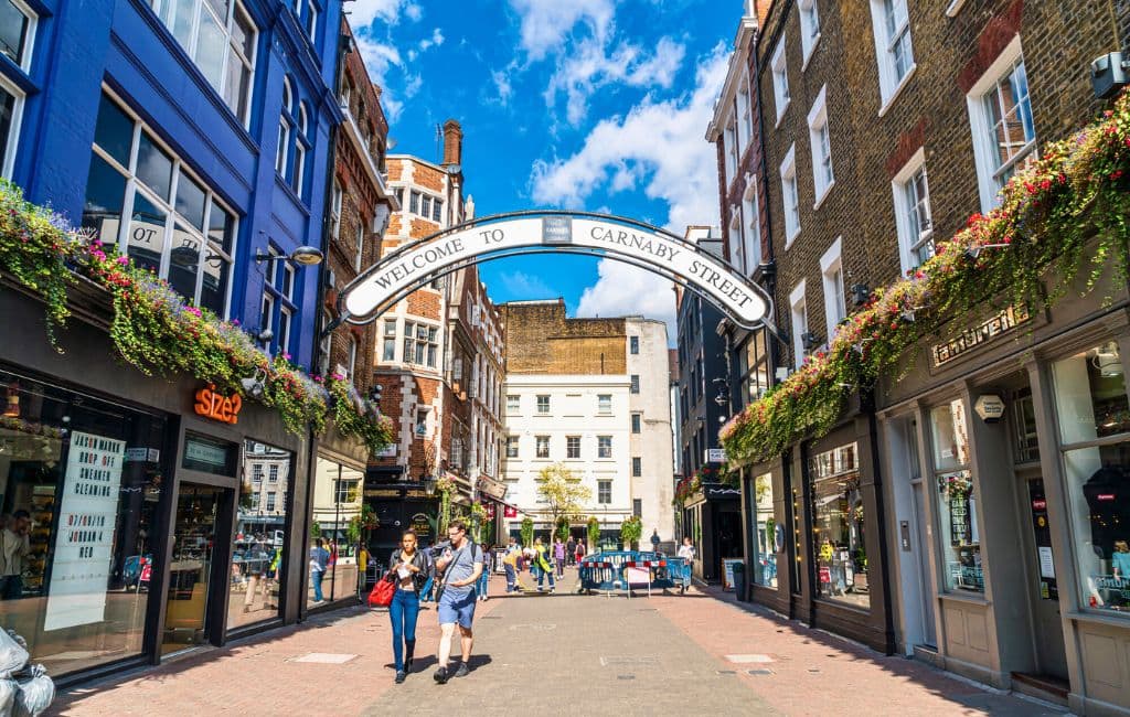 Famous streets in London - Depositphotos